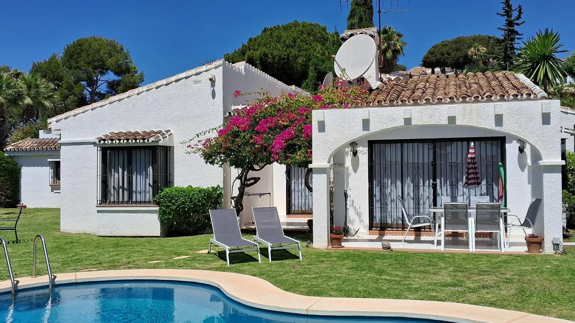 M07 Calle Encinas - Villa location